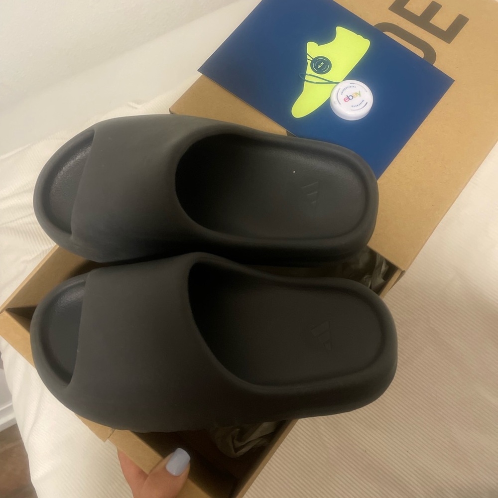 Adidas Yeezy Slide Onyx HQ6448 Men’s Size 5 Shoes Sandals
